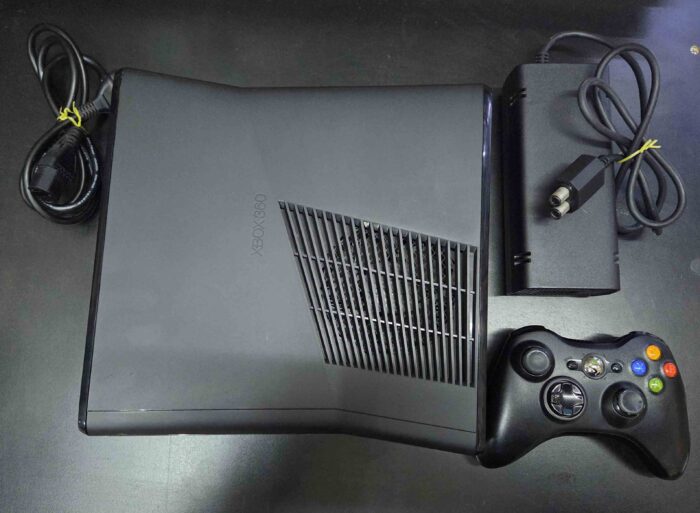 X-Box 360 Slim 4Gb + Pendrive + Flash